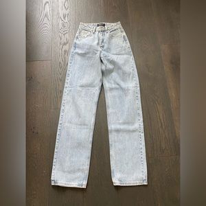 Butt cut-out straight leg jeans